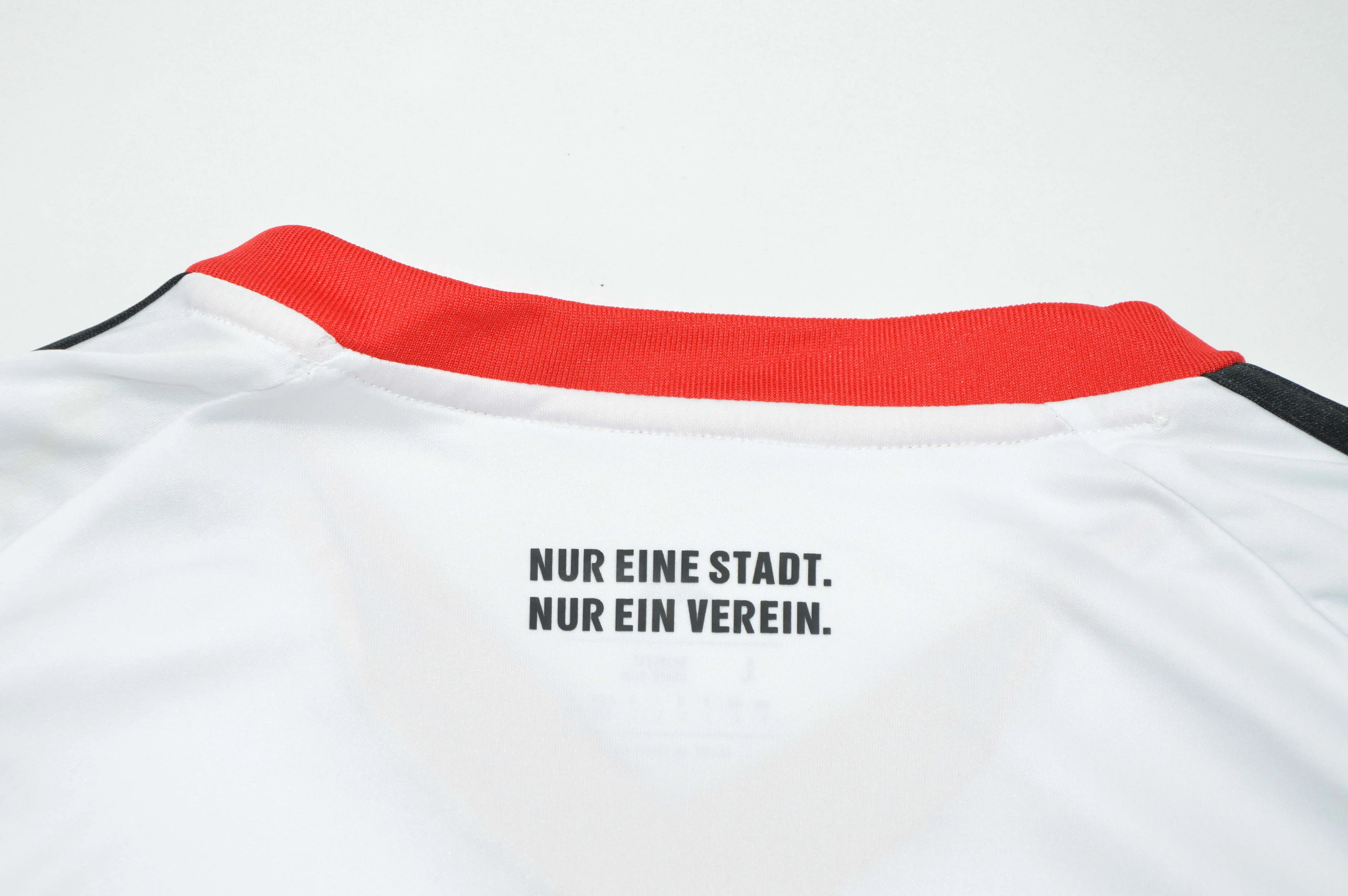 tienda online Frankfurt, Camisetas y Equipaciones Oficiales 2025/2026. Totality 90