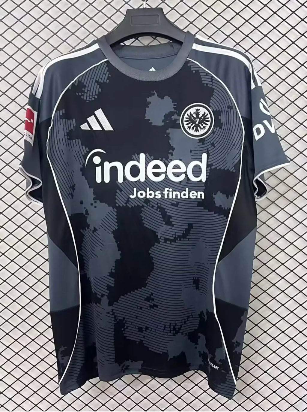 Frankfurt 3º Equipación 2025/26, Camiseta Alternativa Oficial del Club Totality 90