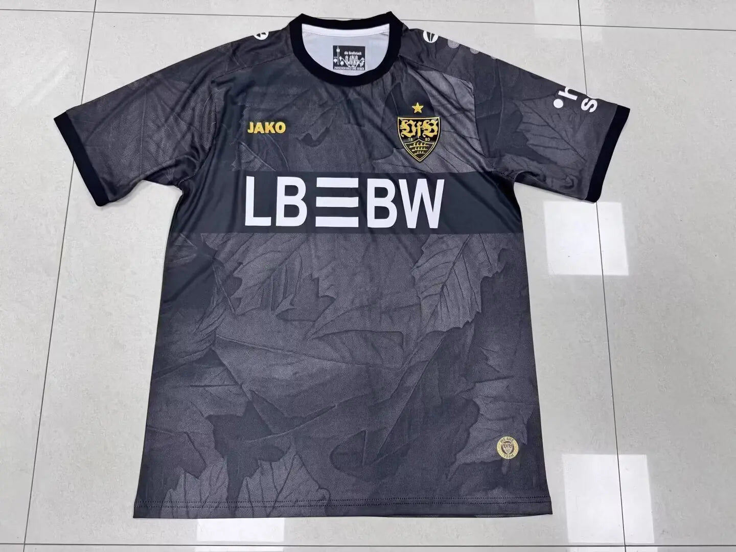 VfB Stuttgart 2VfB Stuttgart 2º Equipación 2025 Camiseta Oficial de Visitante para Fansº Equipación Totality 90